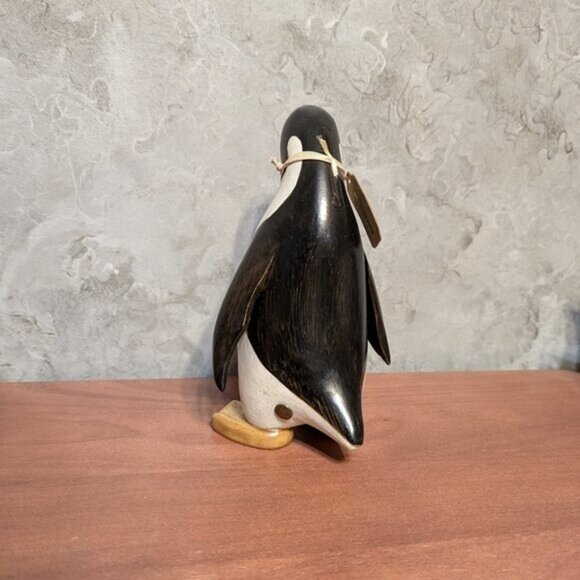 DCUK Mum Emperor Penguin 7-1/2" Black and White Rare Two tone Feet - Picture 2 of 2